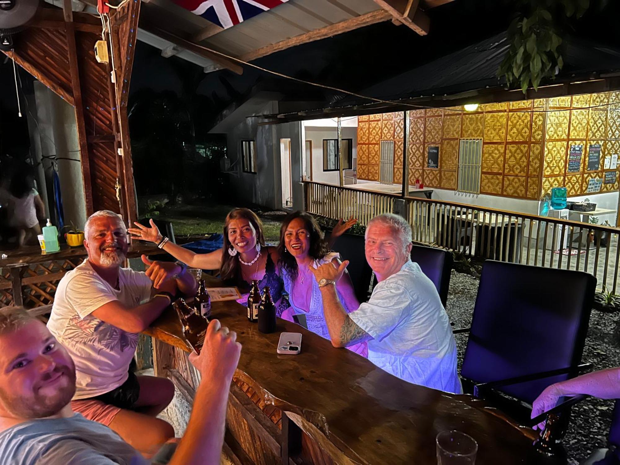 The Backyard Inn モアルボアル エクステリア 写真