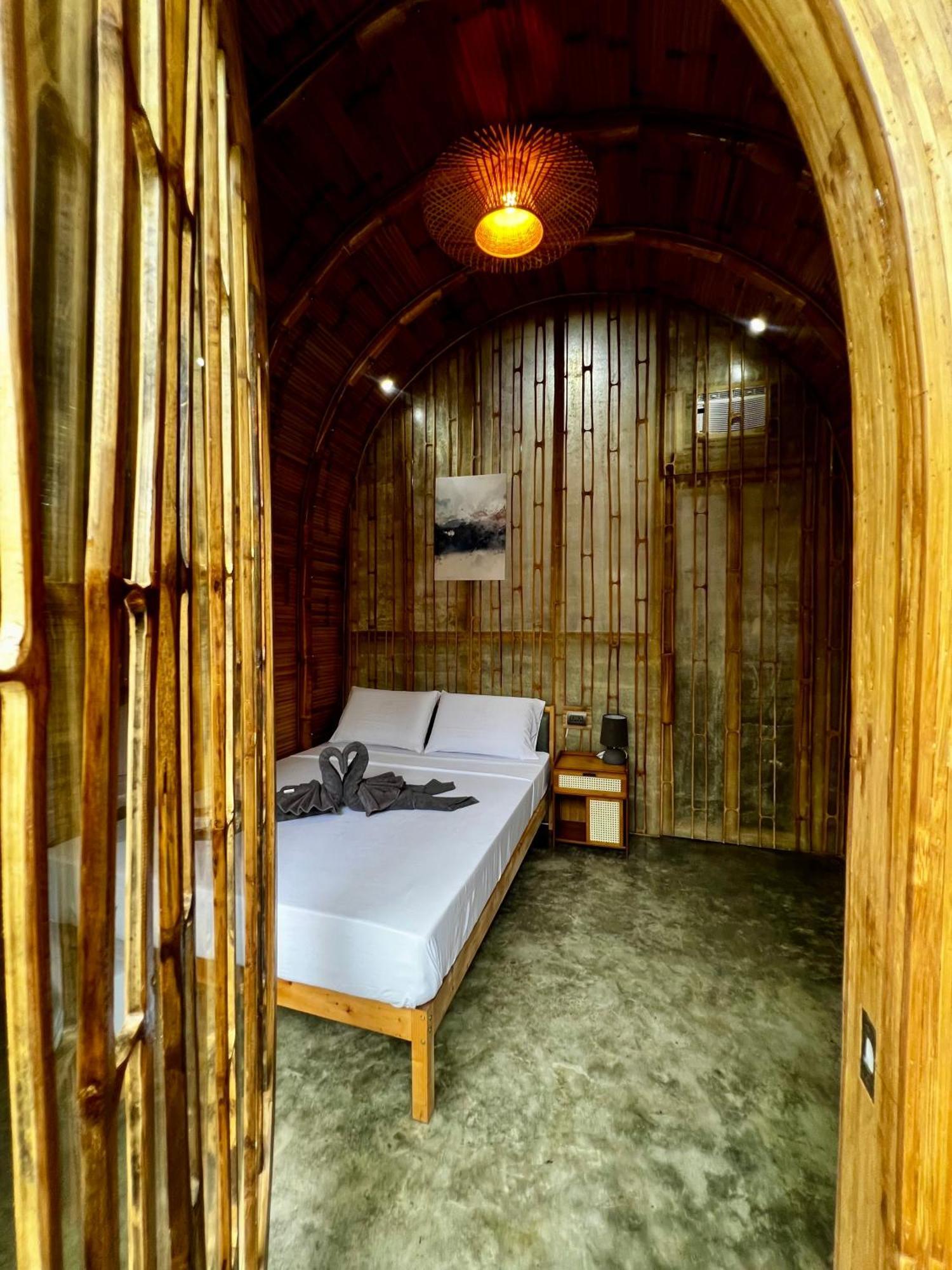 The Backyard Inn モアルボアル エクステリア 写真